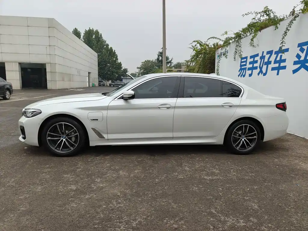 BMW 5 Series New Energy — миниатюра 3