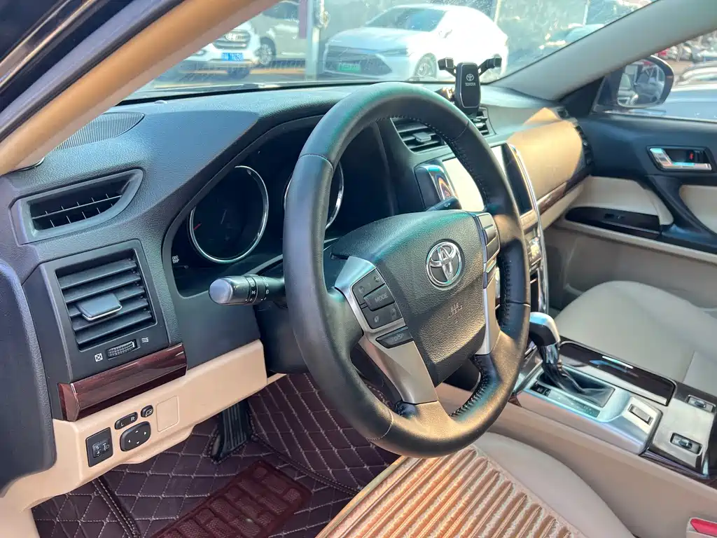 Toyota Reiz — миниатюра 8