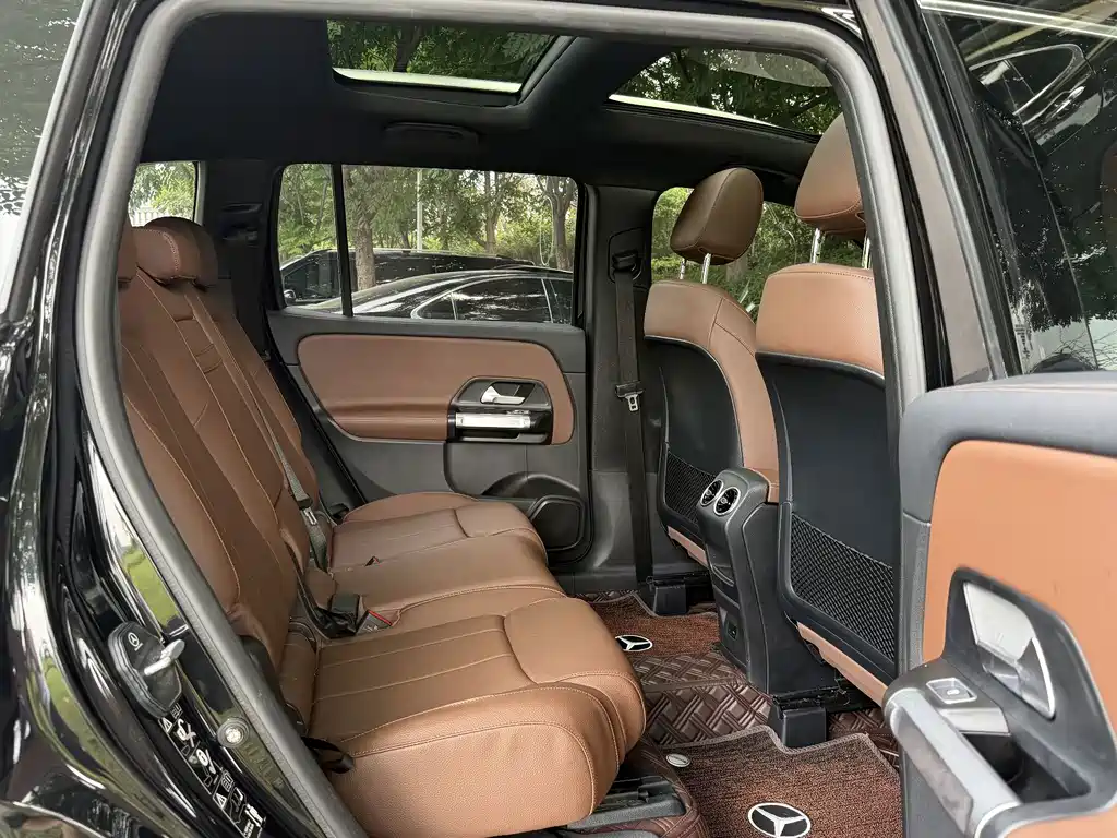 Mercedes-Benz GLB — миниатюра 13