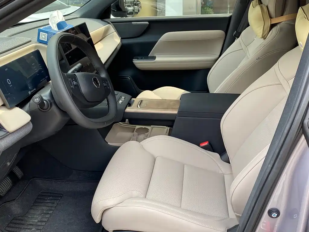 Volvo XC70 PHEV — миниатюра 8