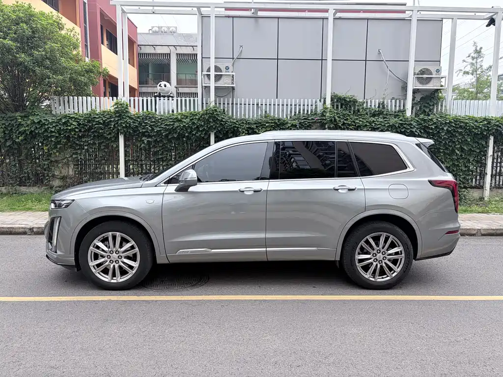 Cadillac XT6 2022 2.0T мест Luxury