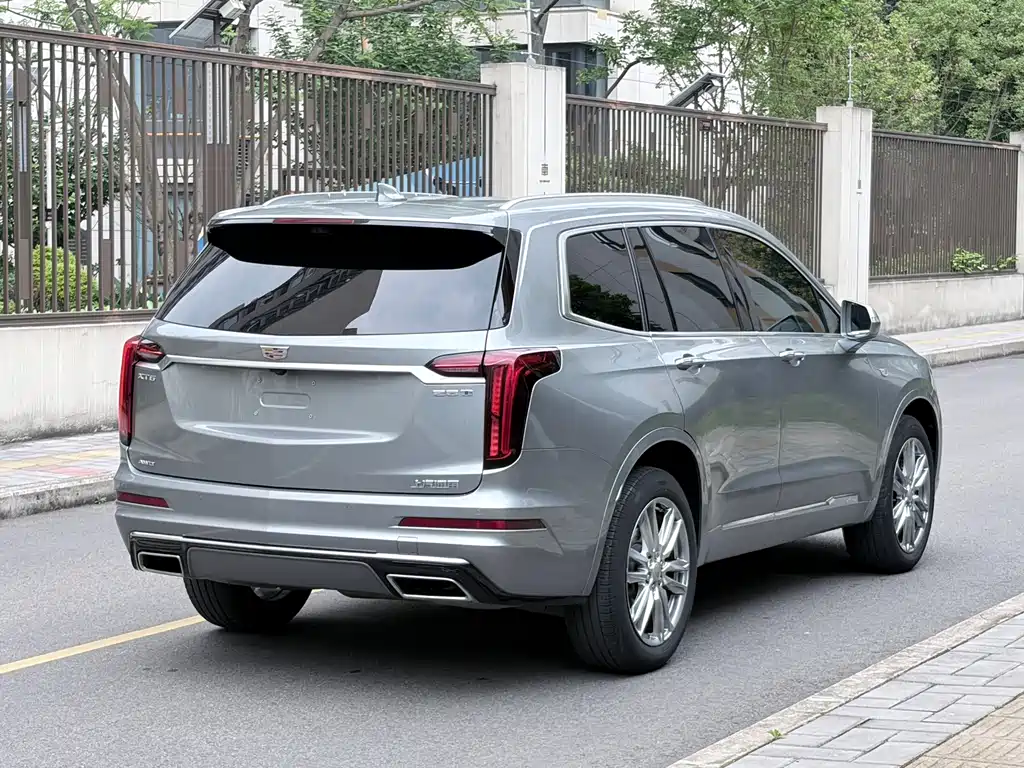 Cadillac XT6 2022 2.0T мест Luxury