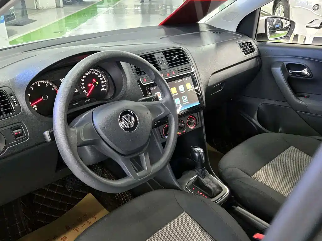 Volkswagen Polo 2018 1.5L AT