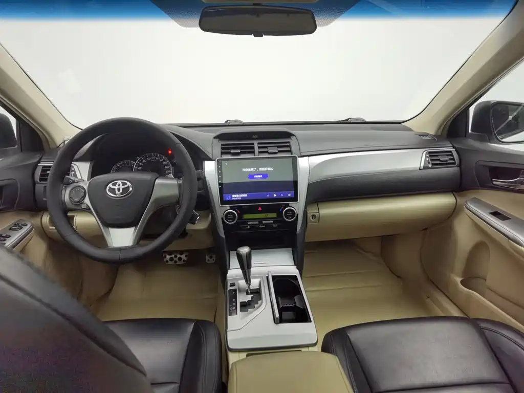 Toyota Camry — миниатюра 5