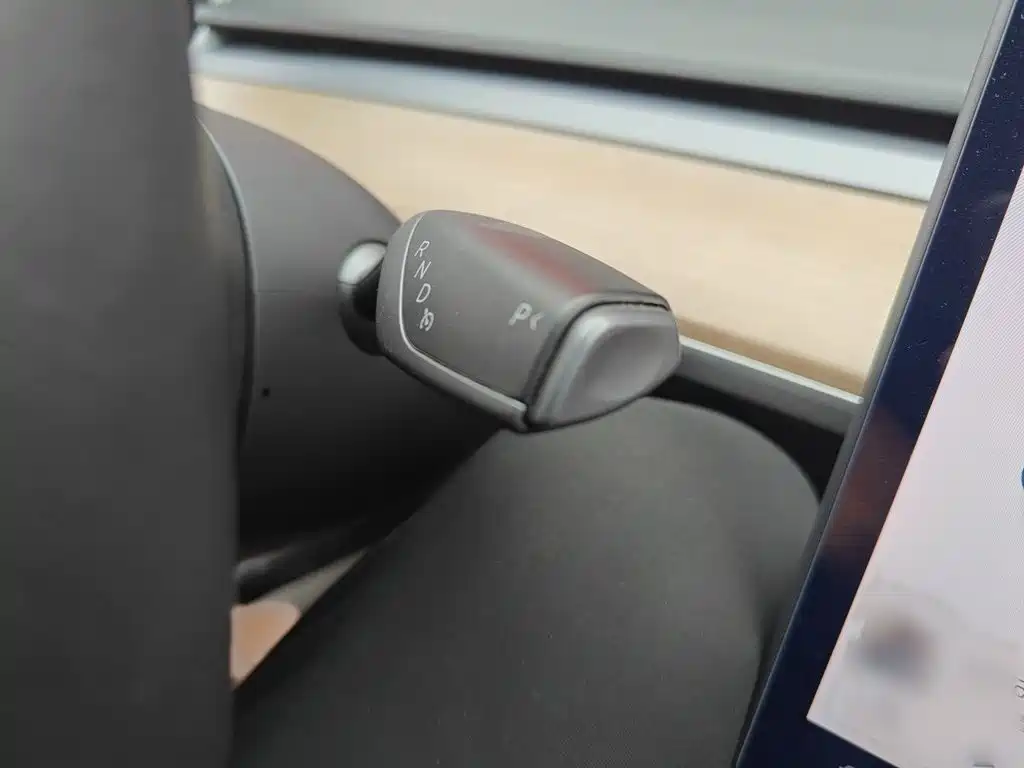 Tesla Model 3 — миниатюра 7