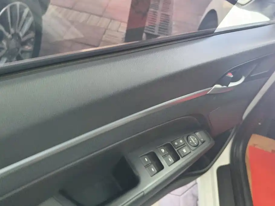 Hyundai Elantra — миниатюра 7