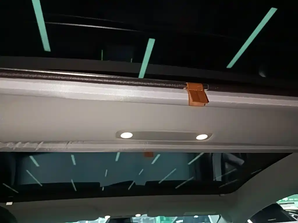 Tesla Model 3 — миниатюра 18