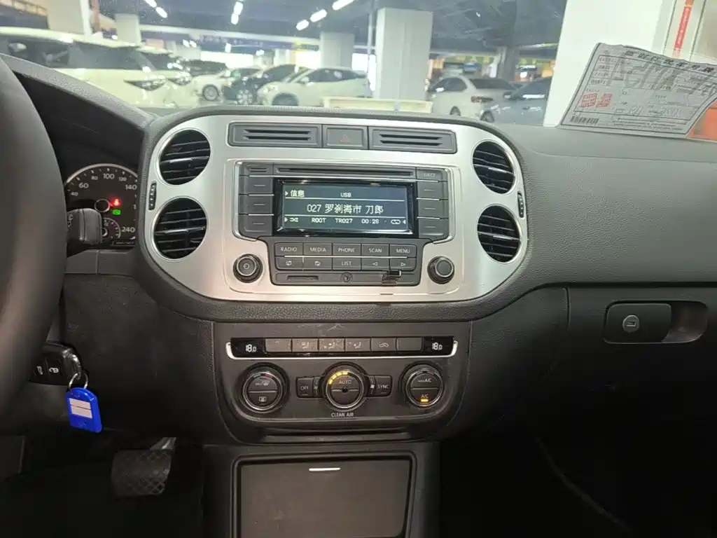 Volkswagen Tiguan — миниатюра 13