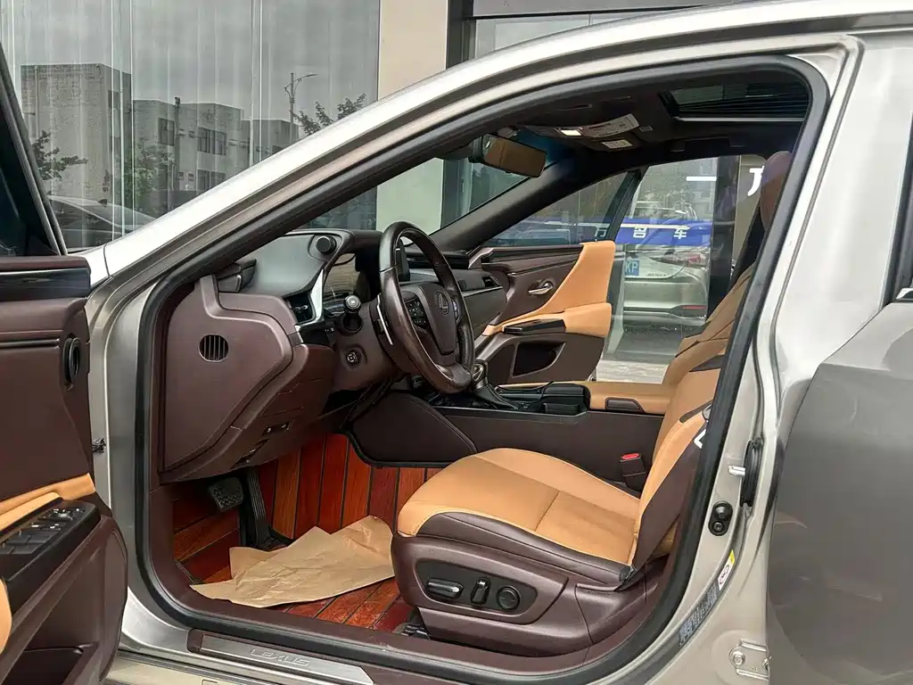 Lexus ES — миниатюра 4