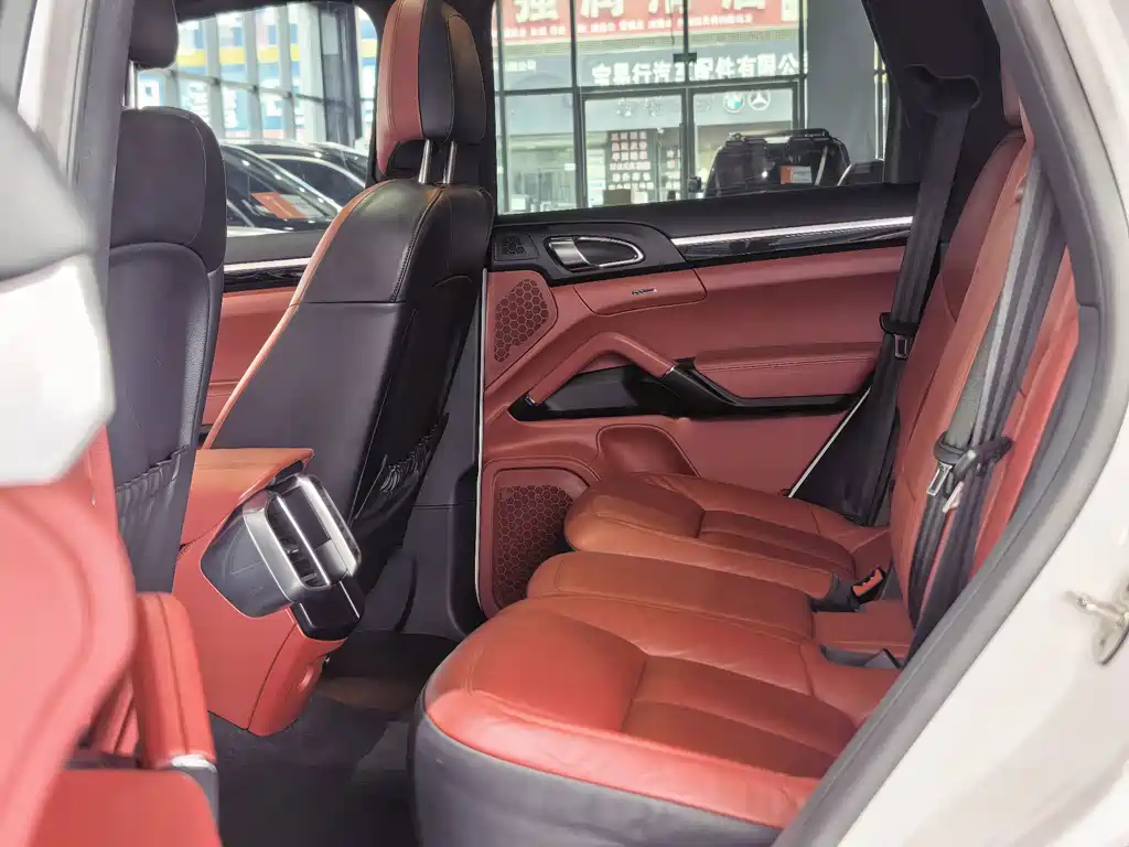 Porsche Cayenne — миниатюра 8