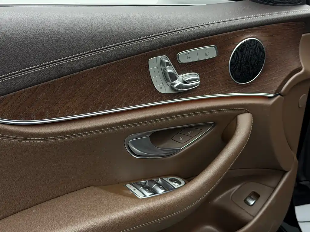 Mercedes-Benz E-Class — миниатюра 13