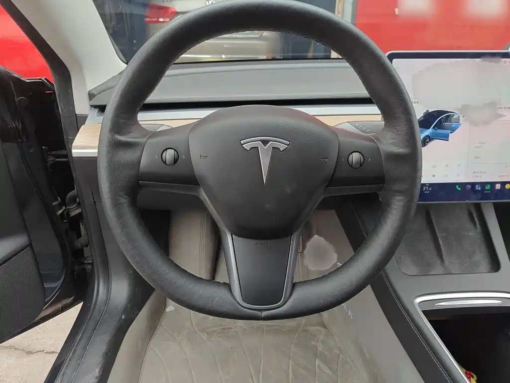 Tesla Model 3 — миниатюра 3