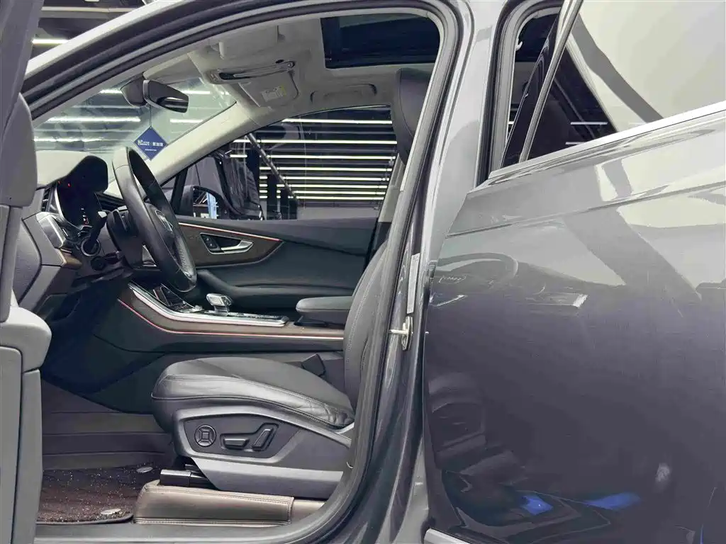 Audi Q7 — миниатюра 6