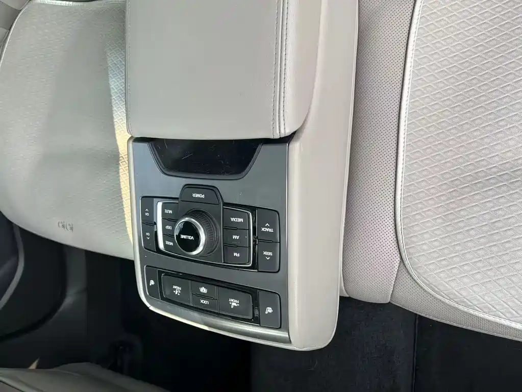 Hyundai Genesis — миниатюра 11