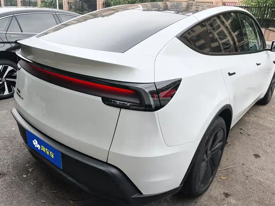 Tesla Model Y — миниатюра 3