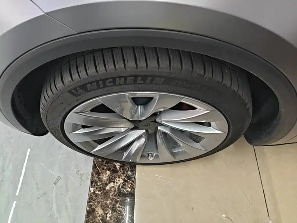 Tesla Model Y — миниатюра 23