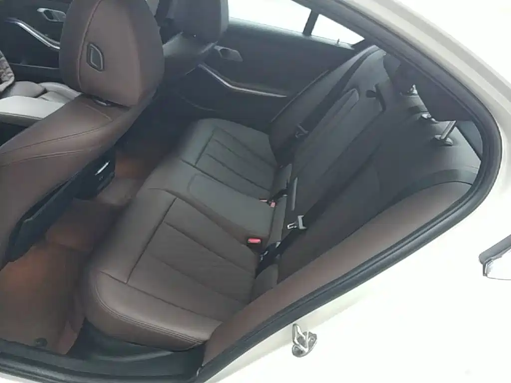 BMW 3 Series — миниатюра 17