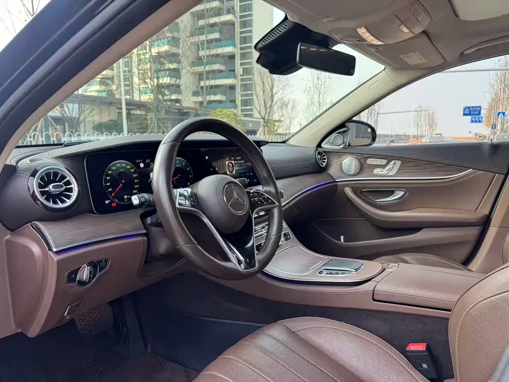 MERCEDES-BENZ E CLASS