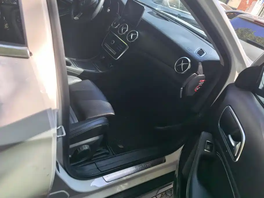 Mercedes-Benz GLA — миниатюра 8