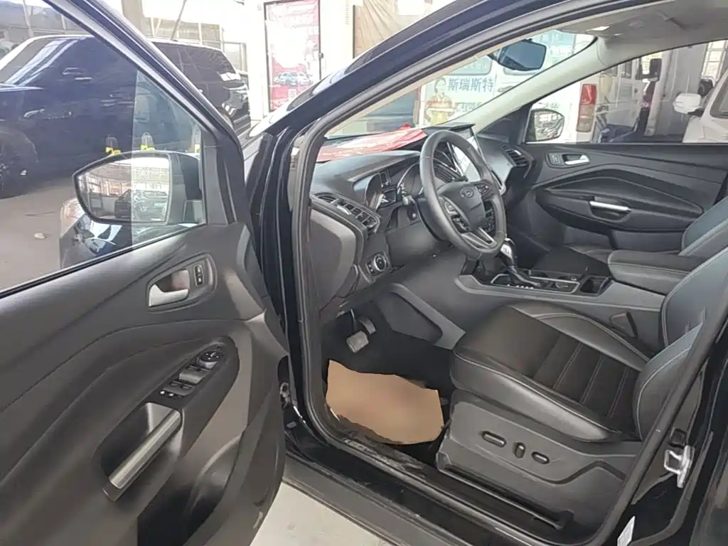 Ford Kuga — миниатюра 16