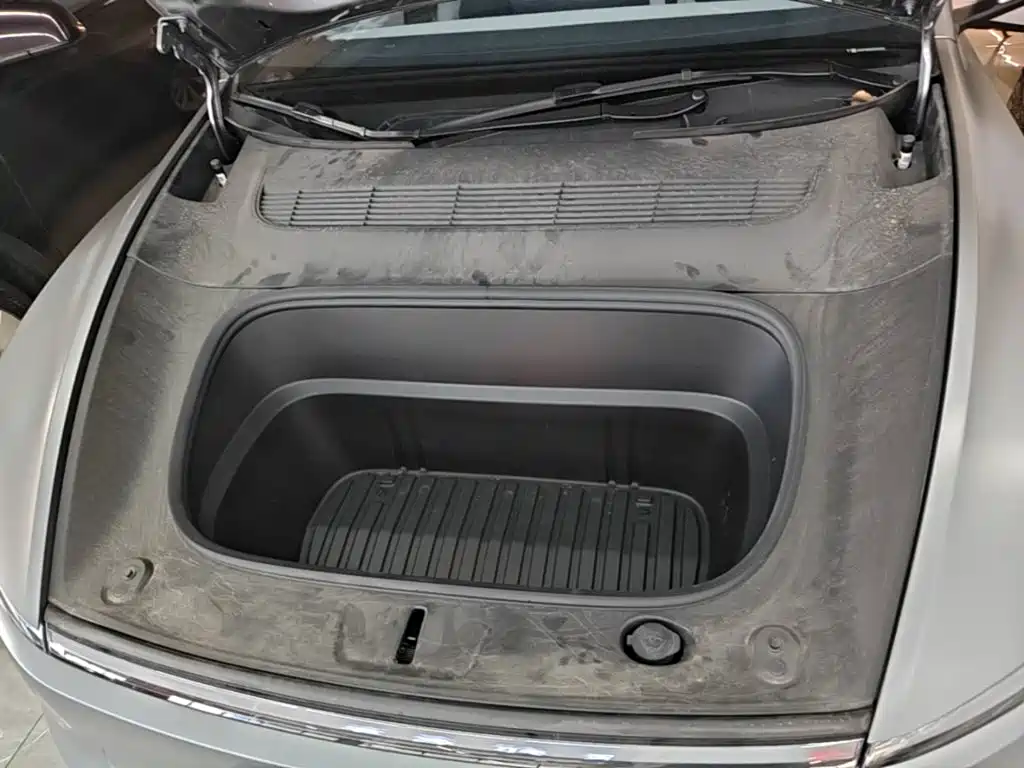 Tesla Model Y — миниатюра 20