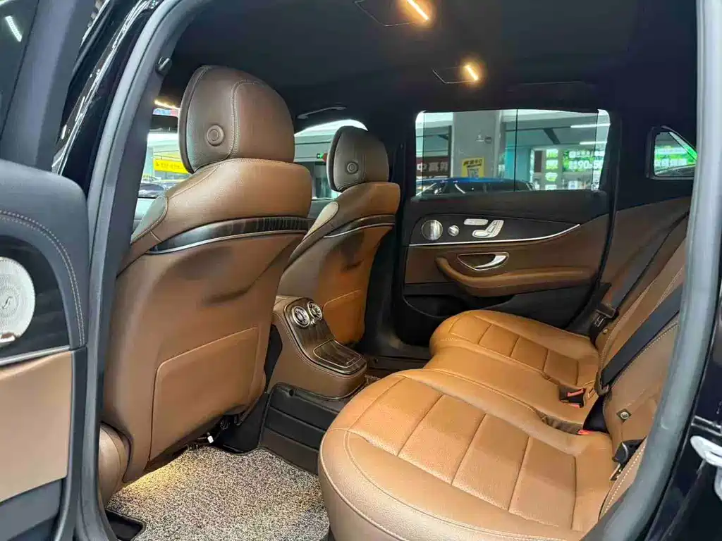 Mercedes-Benz E-Class — миниатюра 6