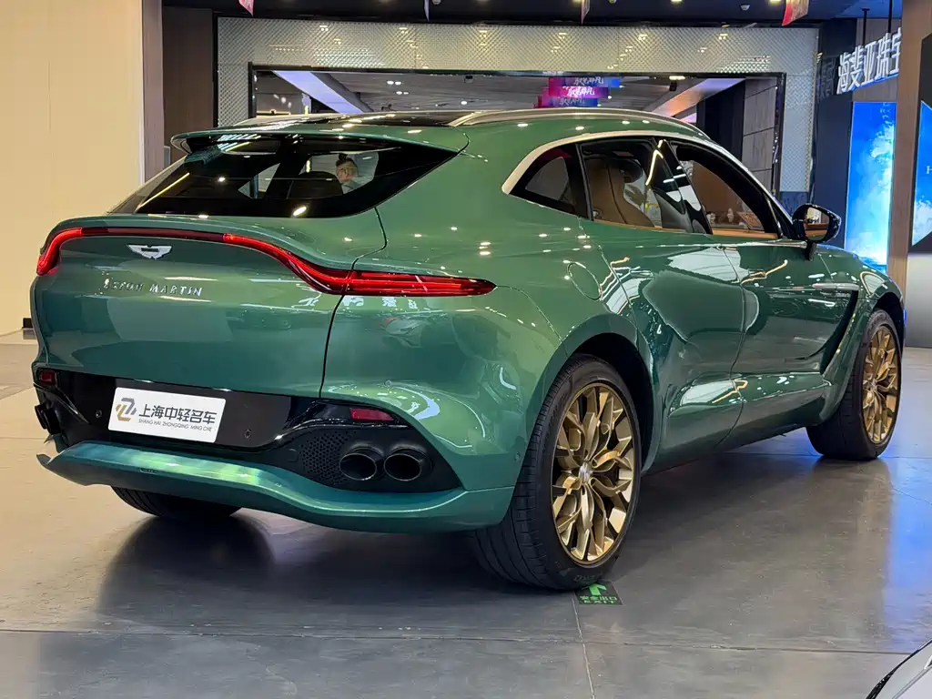 ASTON MARTIN DBX
