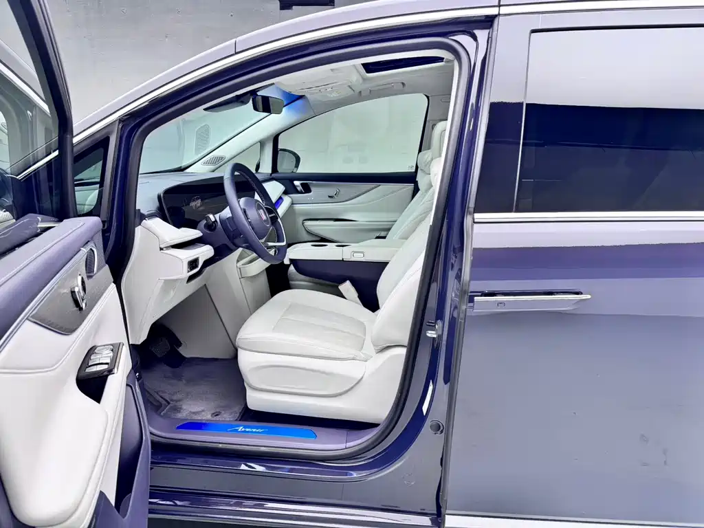 Buick GL8 Hybrid — миниатюра 11