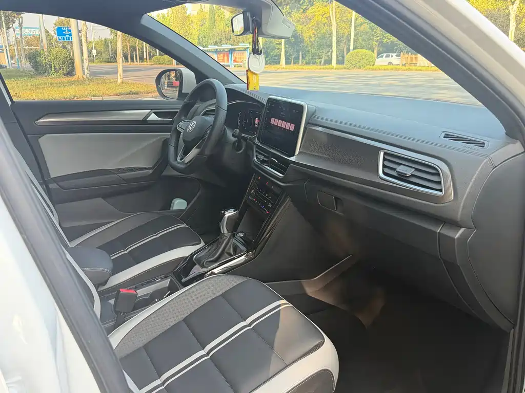 Volkswagen T-Roc — миниатюра 7