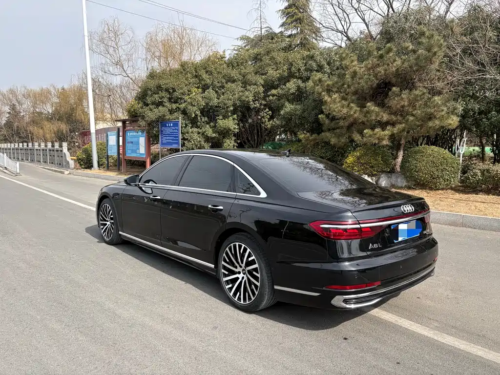 AUDI A8