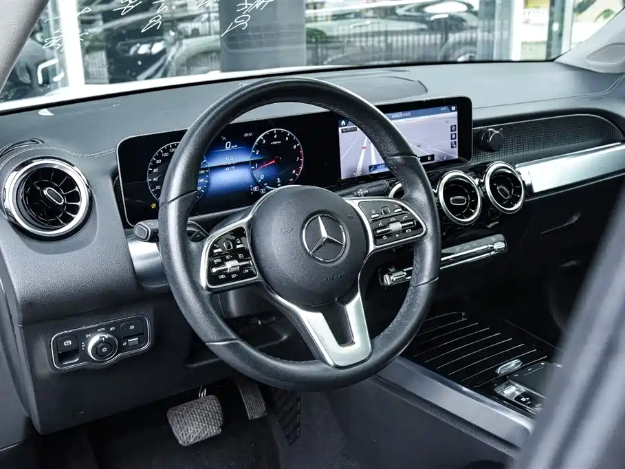 Mercedes-Benz GLB — миниатюра 9