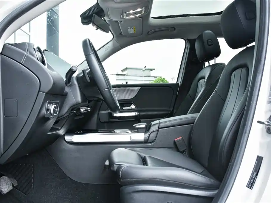 Mercedes-Benz GLB — миниатюра 8