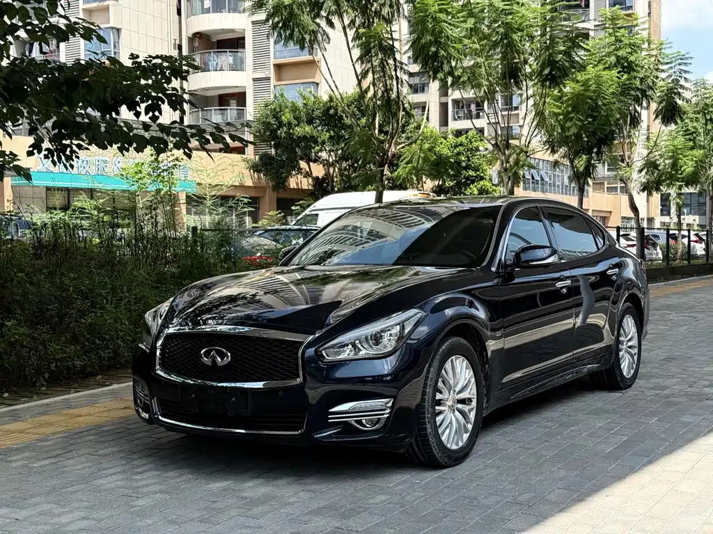 Infiniti Q70