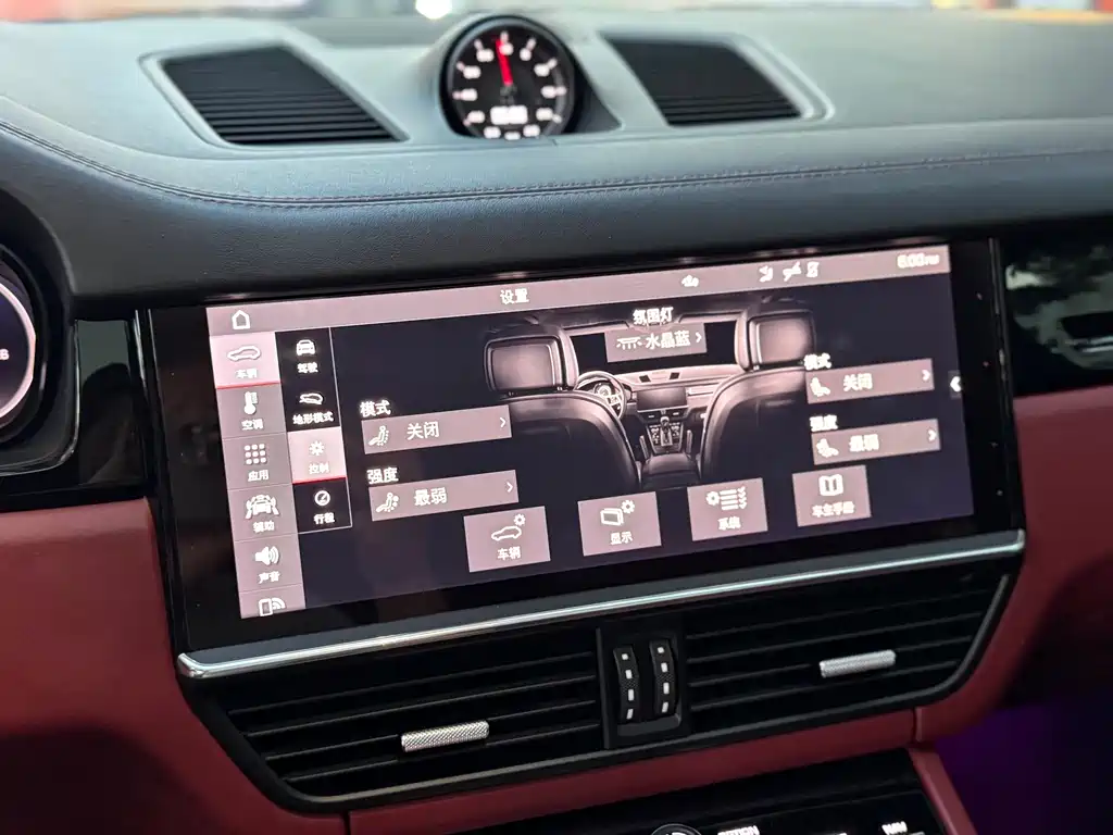 Porsche Cayenne — миниатюра 11