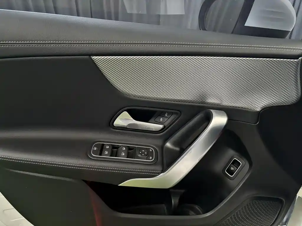 Mercedes-Benz A-Class — миниатюра 8