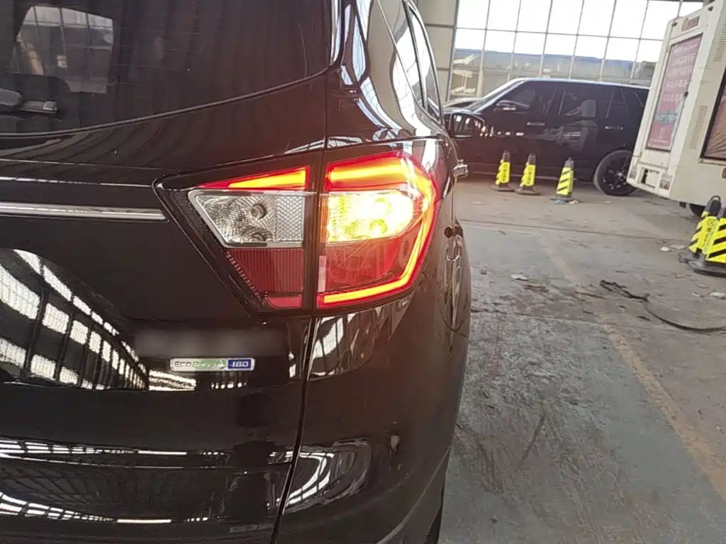 Ford Kuga — миниатюра 8
