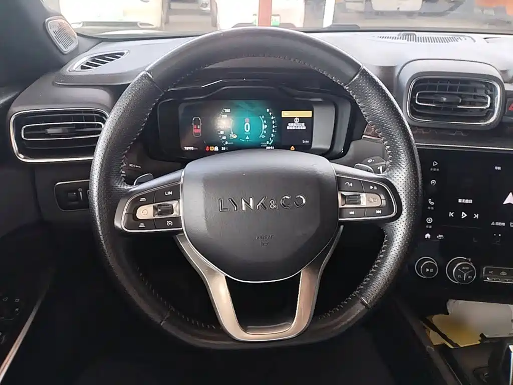 Lynk & Co 03 — миниатюра 11
