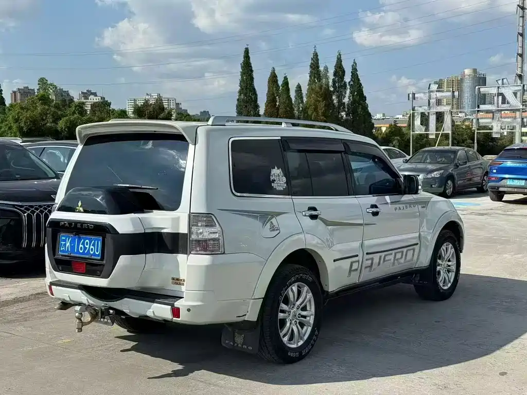 Mitsubishi Pajero (Import) — миниатюра 7
