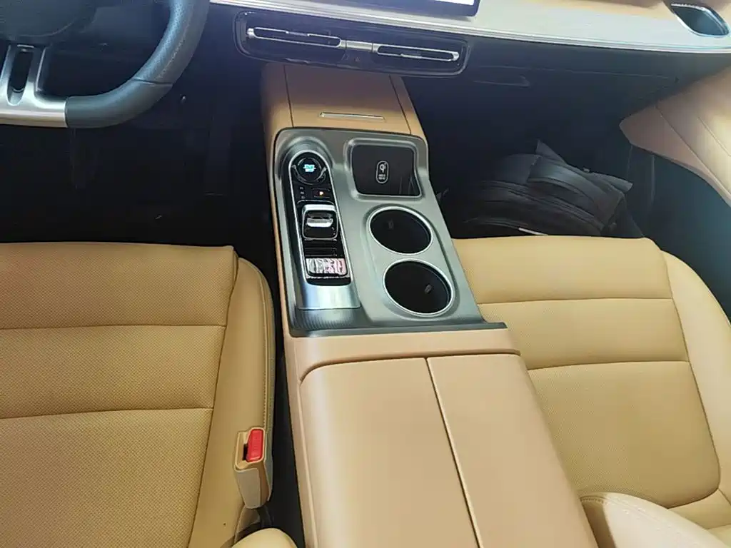 GAC Motor Trumpchi E8 PHEV — миниатюра 14