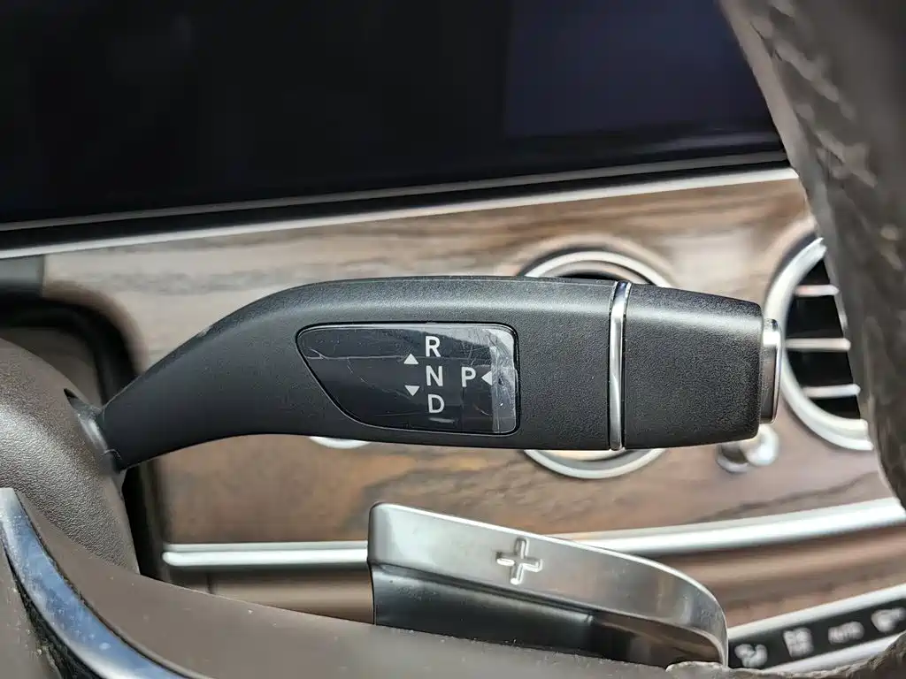 Mercedes-Benz E-Class — миниатюра 13
