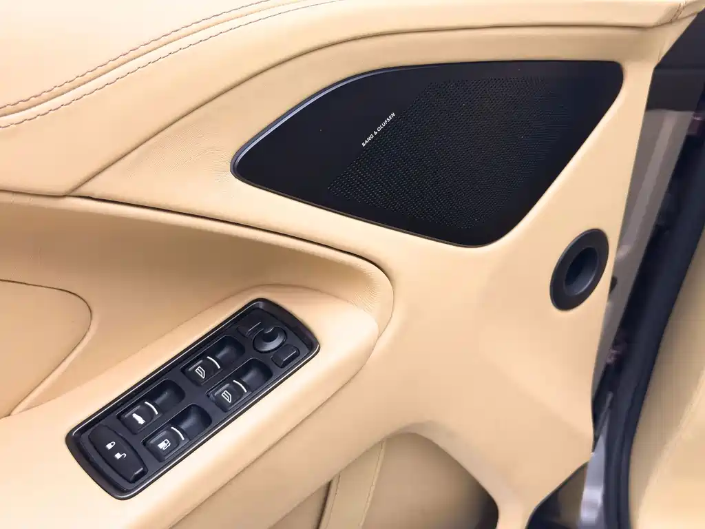 Aston Martin Vanquish — миниатюра 14