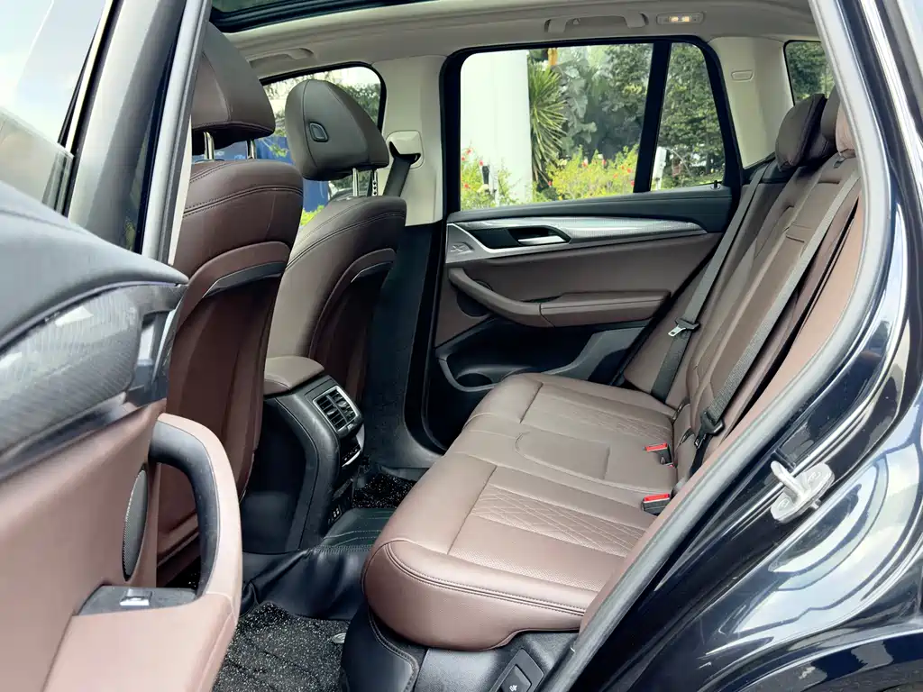 BMW iX3 — миниатюра 11