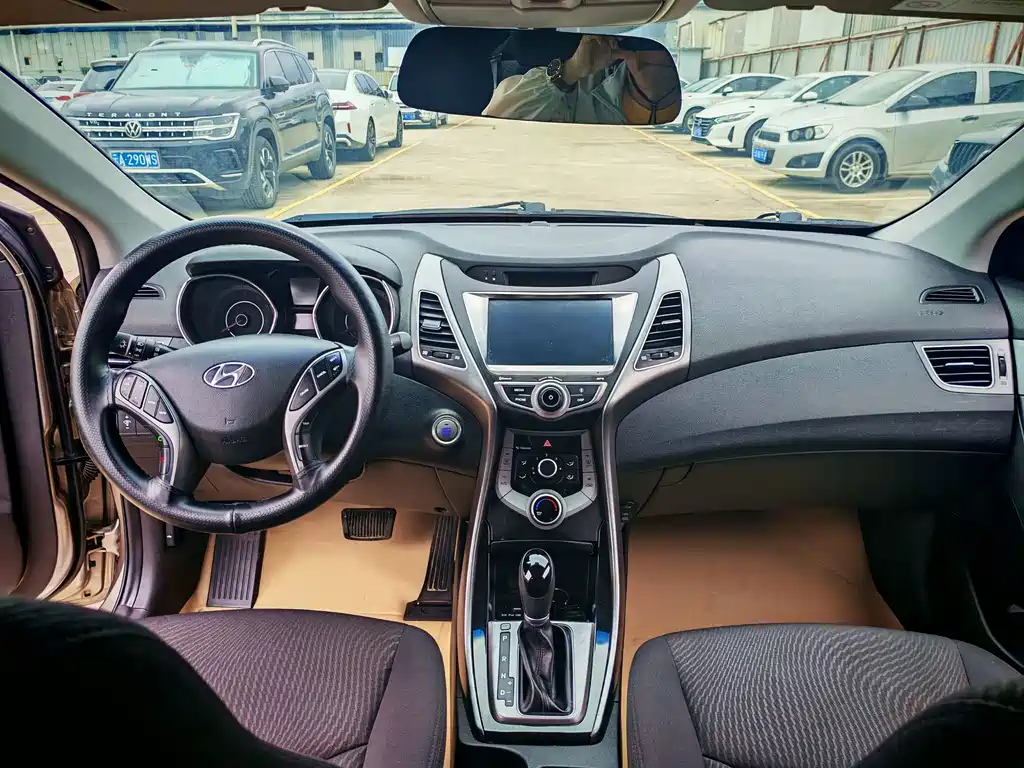 Hyundai Elantra Langdong — миниатюра 8