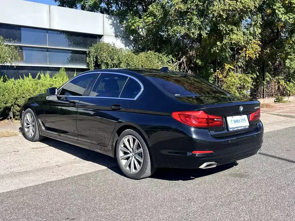 BMW 5 Series — миниатюра 19