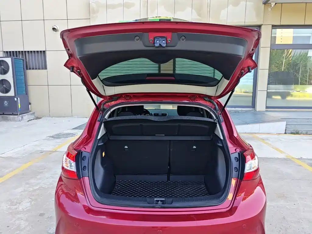Nissan Tiida — миниатюра 19