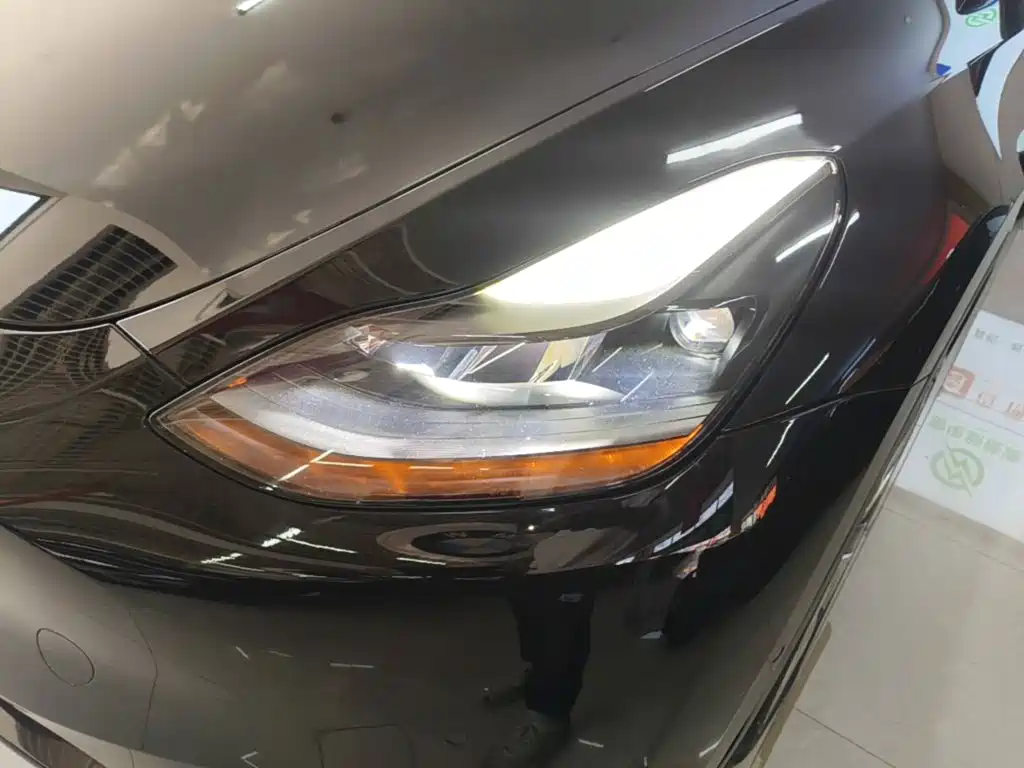 Tesla Model Y — миниатюра 24