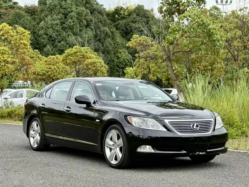 Lexus LS — миниатюра 3