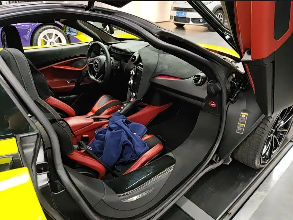 McLaren 720S — миниатюра 6