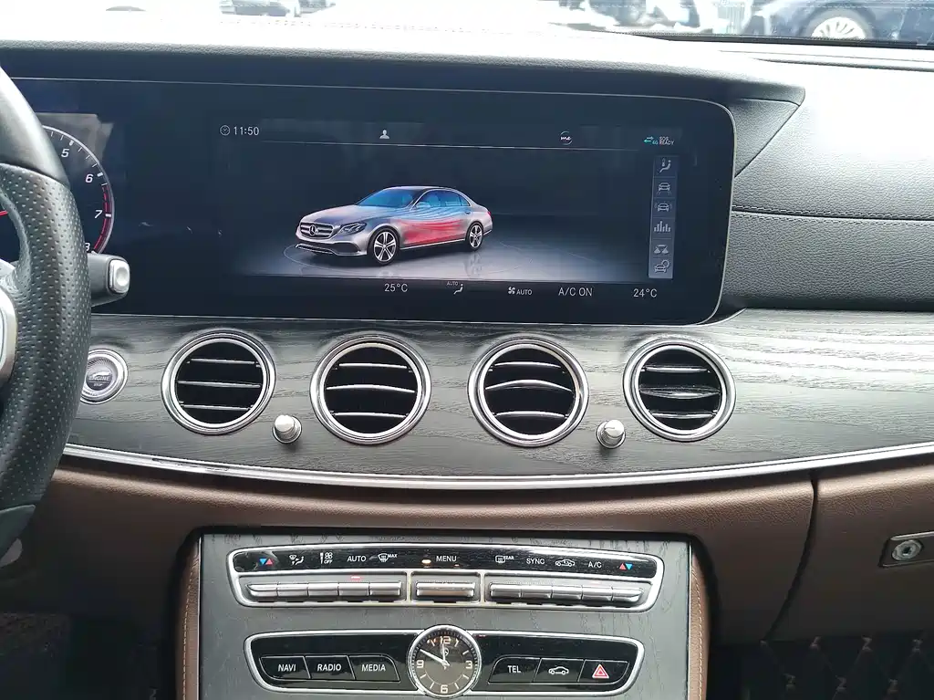 Mercedes-Benz E-Class — миниатюра 13