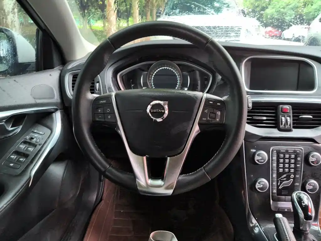 Volvo V40 — миниатюра 11
